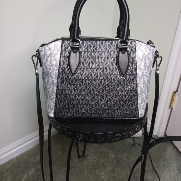 Michael Kors Sienna Medium Two-Tone GraphicLogo Messenger Bag - Picture 6 of 8